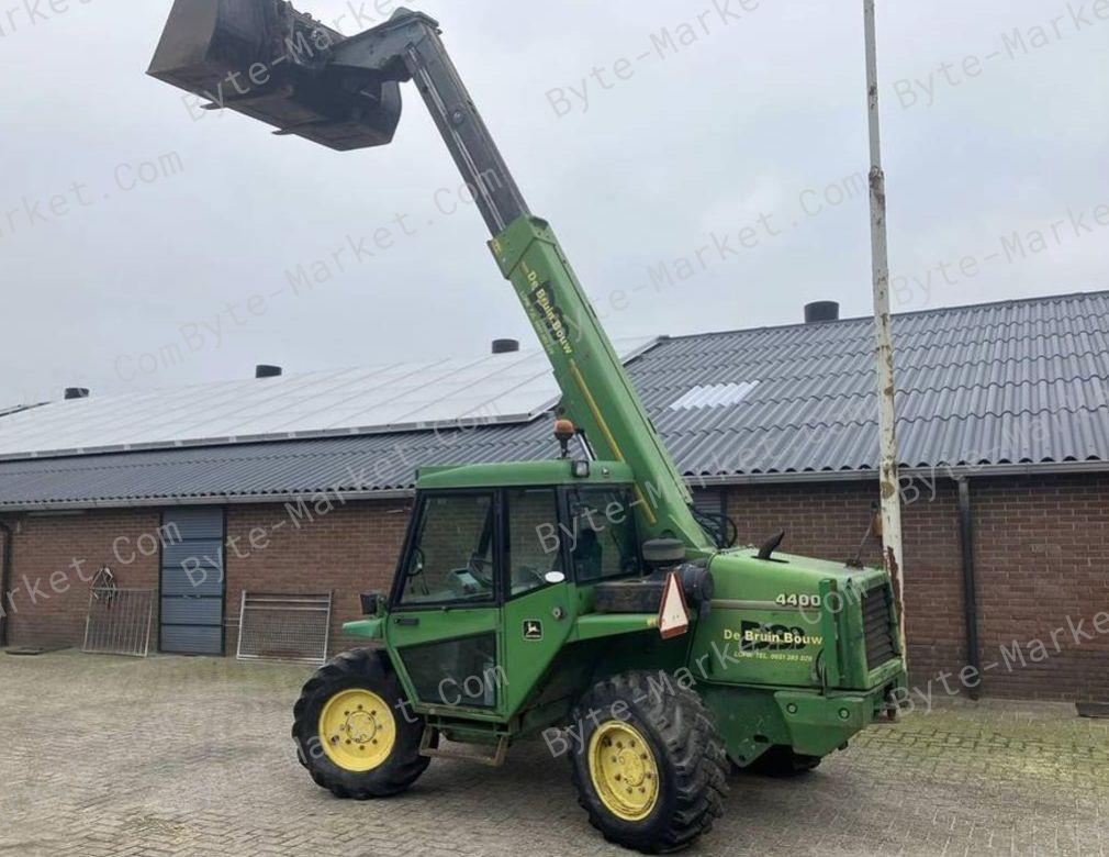 John Deere 4400/4500 Telescopic Handlers Technical Manual in PDF image