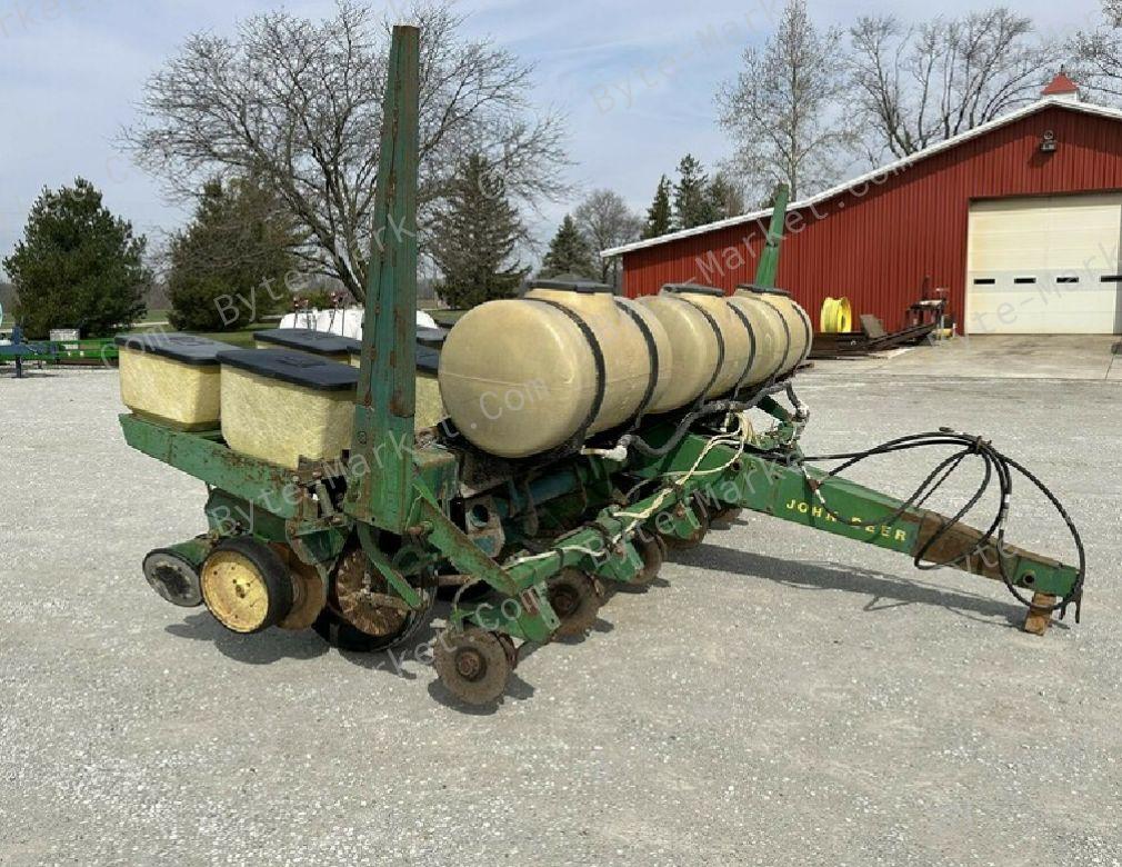 John Deere 7000 Drawn Conservation & 7100 Folding Integral Max-Emerge Planters Technical Manual in PDF image