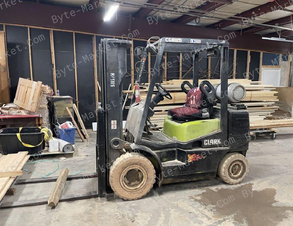 Clark CGP / CDP 40-50 Forklift Service Manual in PDF image