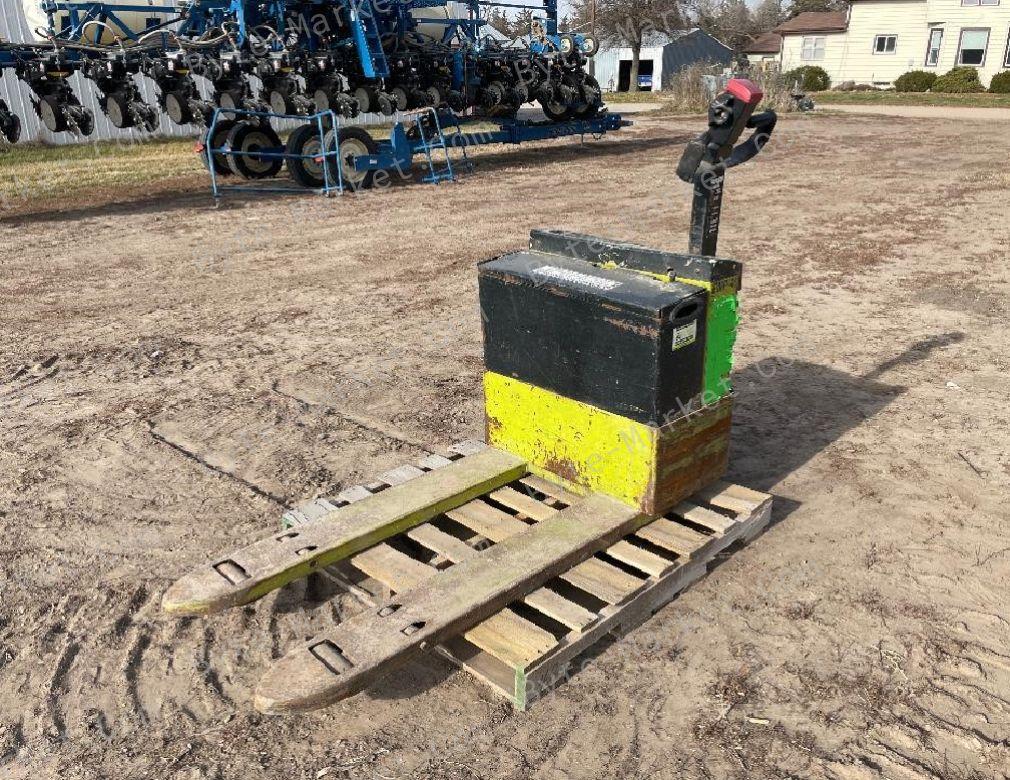 Clark EWP45 Lift Truck Service Manual in PDF image
