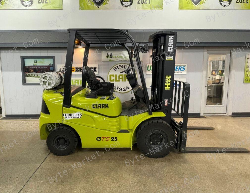 Clark Forklift GTS 20 25 30 33 D Isuzu Engine Service Manual in PDF image