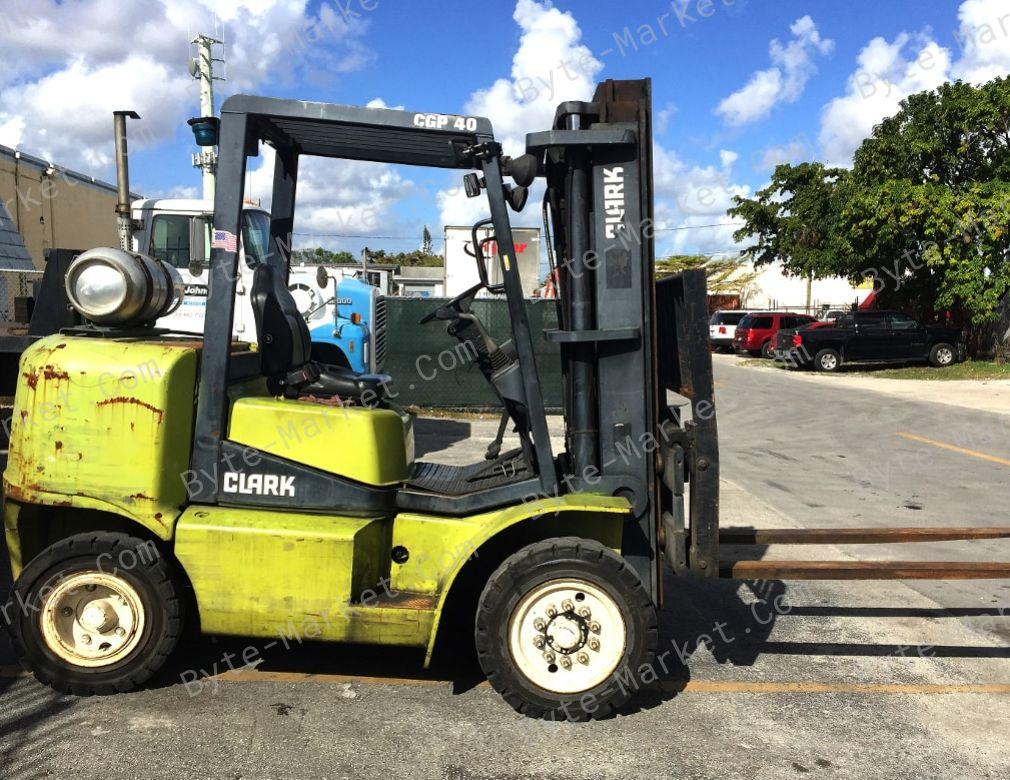 Clark Lift Truck CGC/CGP 40/70 Service Manual in PDF image