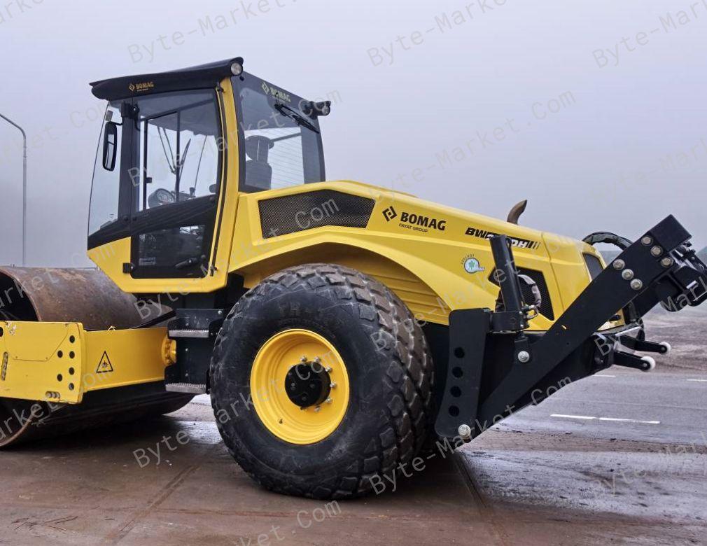 Bomag BW 213 DH-4 BVC Single drum roller Service Manual in PDF image