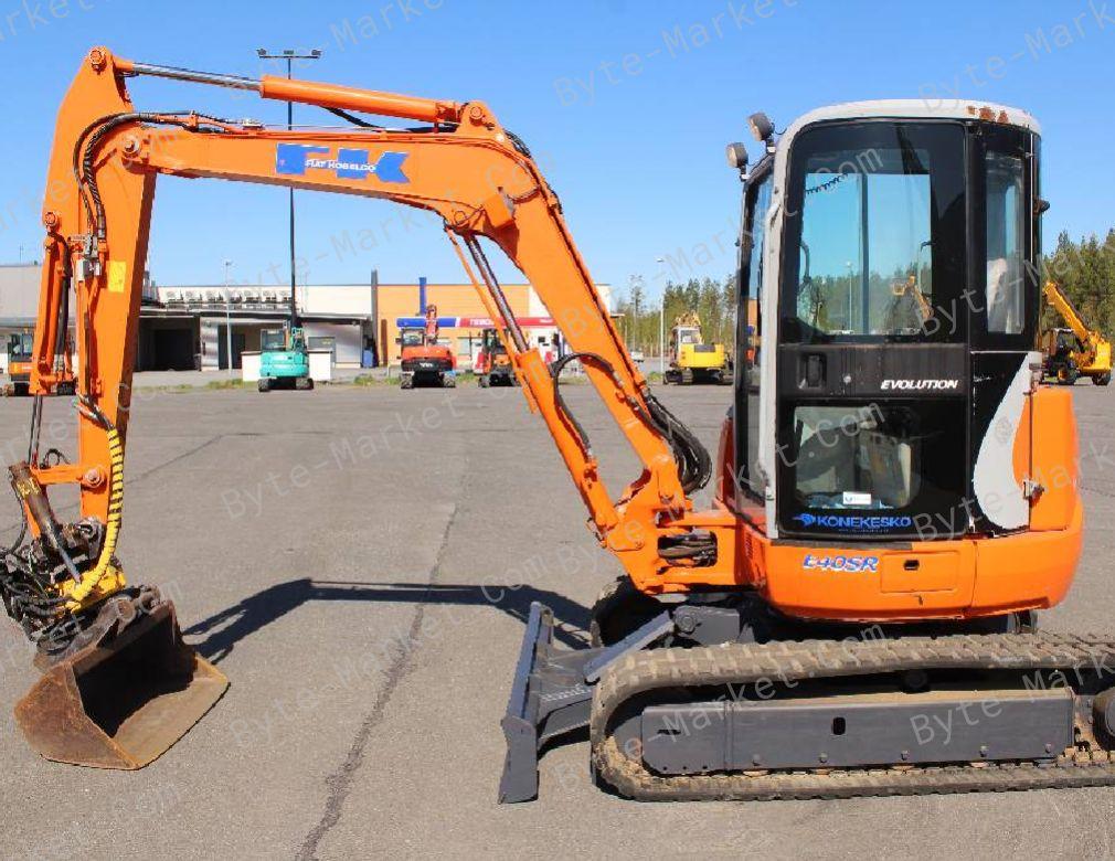 Fiat Kobelco E30SR/E35SR Evolution Excavators Workshop Manual in PDF image