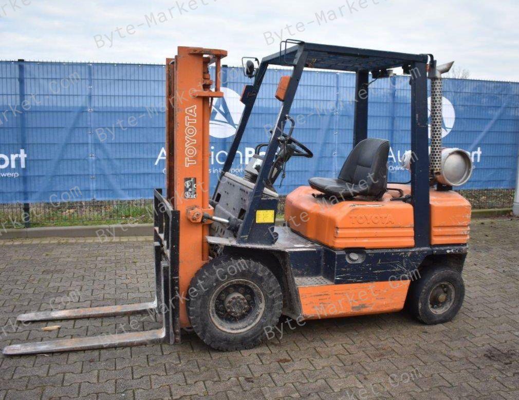 Toyota Battery Forklifts 5FBE 10/20 Series Manual in PDF image