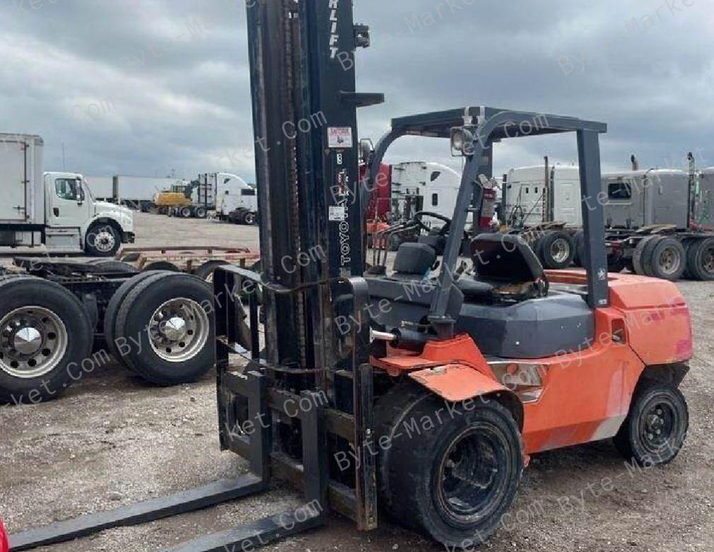 Toyota Forklift Trucks 7FDF Series Set of Manuals in PDF image