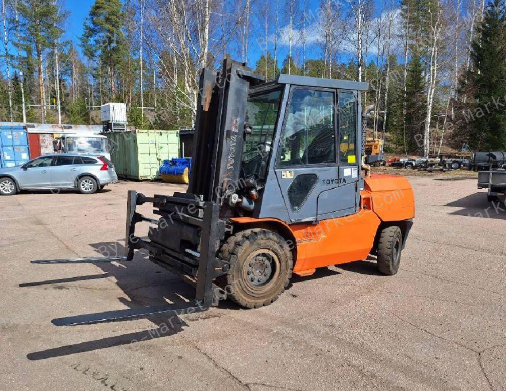 Toyota Forklift Trucks 7FDF Series Set of  Manuals in PDF image